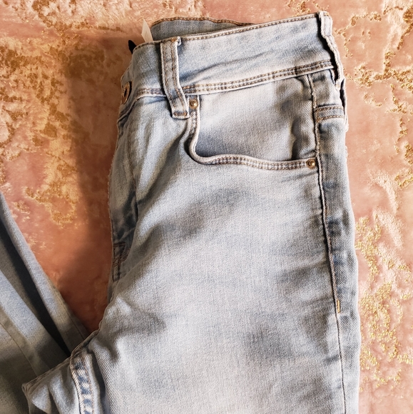 DIVIDED | Jean's - Picture 6 of 15